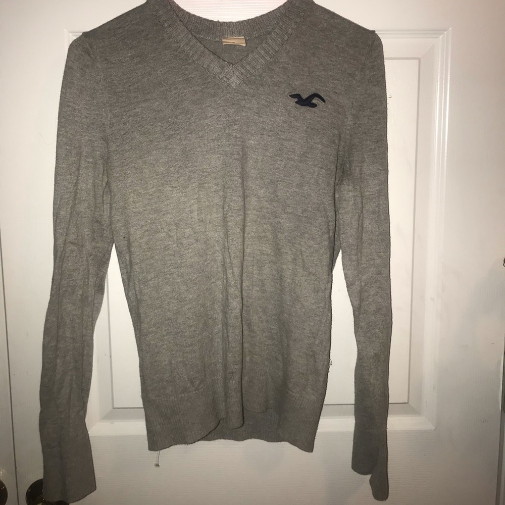 Grey men’s Hollister sweater